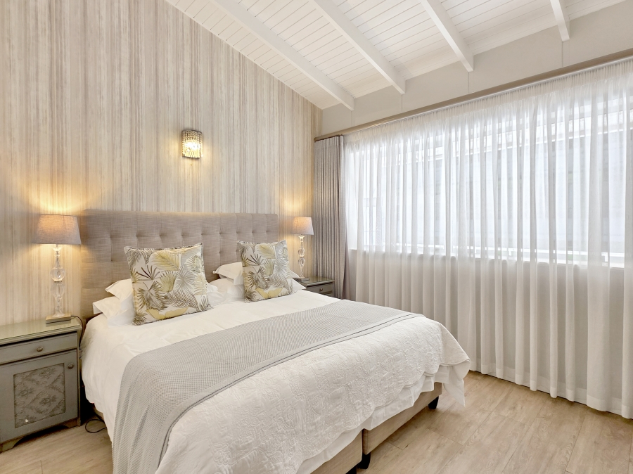2 Bedroom Property for Sale in Sea Point Western Cape